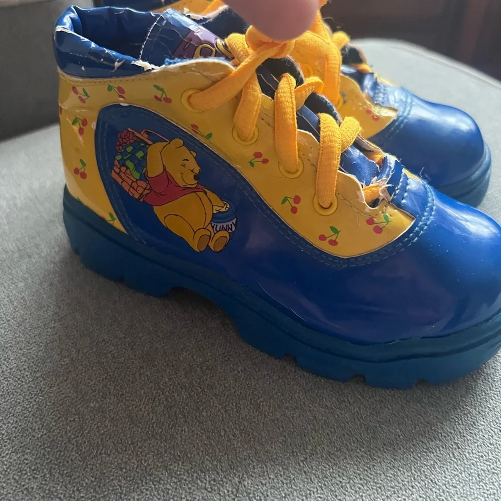 Vintage Winnie the Pooh size 9 kids boots - Picture 8 of 9